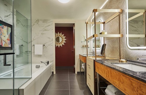 Gold Coast House | Grand King Room at Viceroy Chicago, Pet-Friendly Near Oak Street Beach!