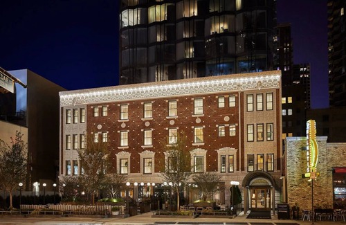 Gold Coast House | Grand King Room at Viceroy Chicago, Pet-Friendly Near Oak Street Beach!