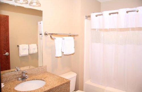 Pittsfield Hotel | Green Acres Hotel