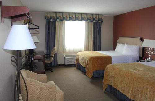 Pittsfield Hotel | Green Acres Hotel