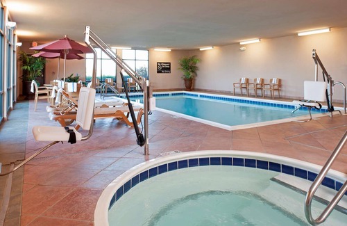 Quad Cities Hotel | Hampton Inn & Suites Moline-Quad City Int'l Aprt