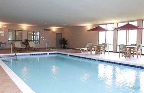 Quad Cities Hotel | Hampton Inn & Suites Moline-Quad City Int'l Aprt