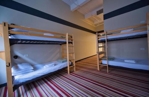 The Loop Hostel | HI Chicago Hostel