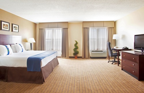 Aurora Hotel | Holiday Inn Aurora North - Naperville, an Ihg Hotel