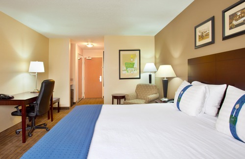 Aurora Hotel | Holiday Inn Aurora North - Naperville, an Ihg Hotel
