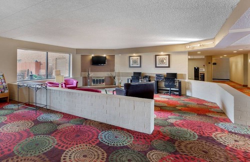 Downers Grove Hotel | Holiday Inn Express Chicago-Downers Grove, an IHG Hotel