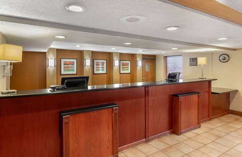 Downers Grove Hotel | Holiday Inn Express Chicago-Downers Grove, an IHG Hotel