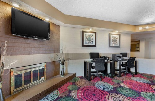 Downers Grove Hotel | Holiday Inn Express Chicago-Downers Grove, an IHG Hotel