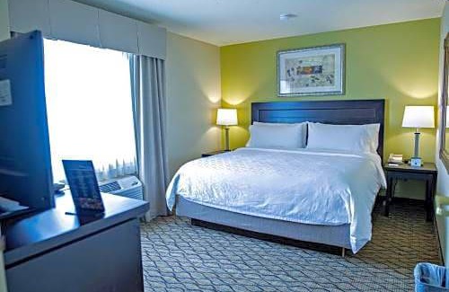 Libertyville Hotel | Holiday Inn Express Hotel & Suites Chicago-Libertyville, an IHG Hotel
