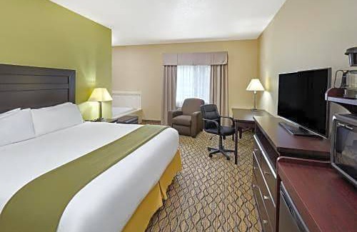 Libertyville Hotel | Holiday Inn Express Hotel & Suites Chicago-Libertyville, an IHG Hotel