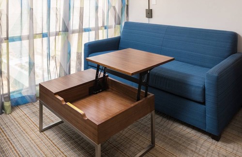 Springfield Hotel | Holiday Inn Express & Suites Springfield, an IHG Hotel
