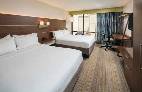Springfield Hotel | Holiday Inn Express & Suites Springfield, an IHG Hotel
