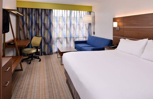 Springfield Hotel | Holiday Inn Express & Suites Springfield, an IHG Hotel