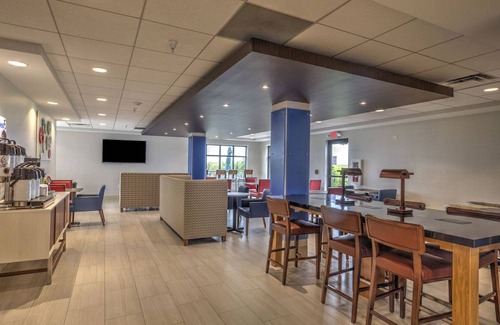 Rochelle Hotel | Holiday Inn Express Rochelle, an IHG Hotel