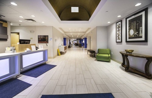 Rochelle Hotel | Holiday Inn Express Rochelle, an IHG Hotel