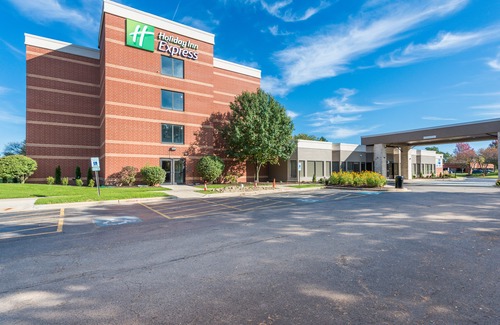 Naperville Hotel | Holiday Inn Express Naperville