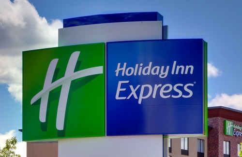 Niles Hotel | Holiday Inn Express & Suites Chicago North Shore - Niles, an Ihg Hotel