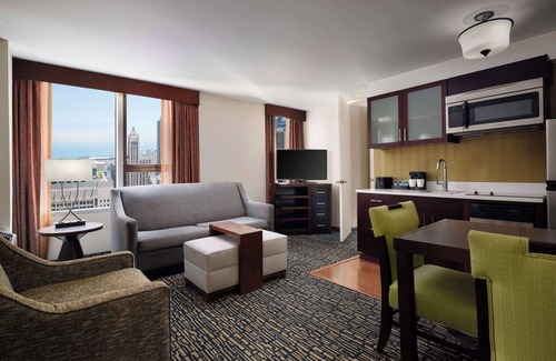 Streeterville Hotel | Homewood Suites by Hilton Chicago Downtown/Magnificent Mile