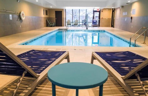 Bolingbrook Hotel | Hotel ∙ 2 bedrooms ∙ 127 guests