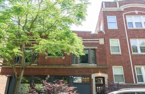 Magnolia Glen Bed & Breakfast | House 5863- Chicago's Premier Bed and Breakfast