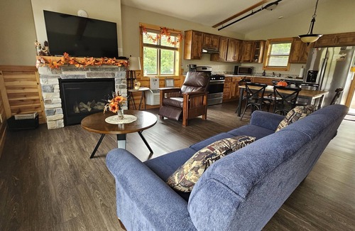 Orange Prairie Cottage | Hubble Legacy Cabin 1
