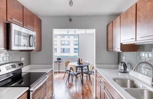 Streeterville Apartment | Ideal Streeterville 1BR w/Pool & Deck, near Beach & Park, by Blueground
