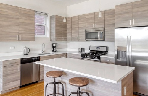 West Town Apartment | Impeccable West Town 3BR, by Blueground