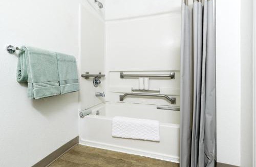 Elk Grove Village Hotel | InTown Suites Extended Stay Chicago IL - Elk Grove O'Hare