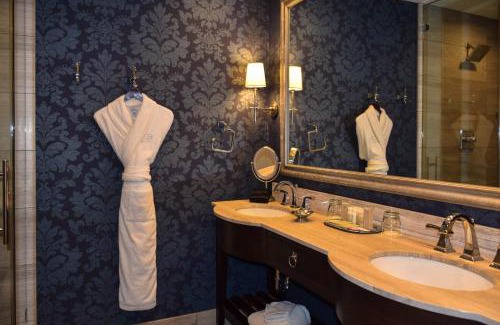 Homewood Hotel | La Banque Hotel