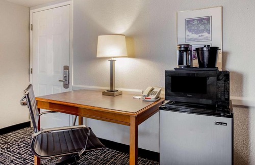Elk Grove Village Hotel | La Quinta Inn by Wyndham Chicago O'Hare Airport