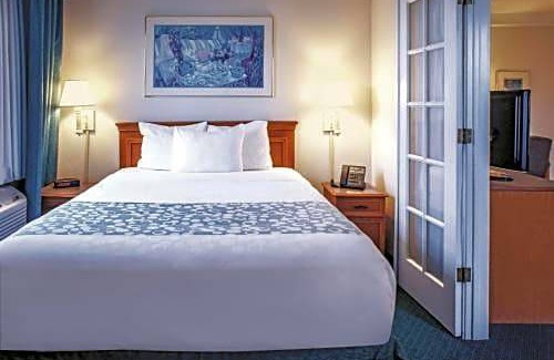 Quad Cities Hotel | La Quinta Inn by Wyndham Moline Airport