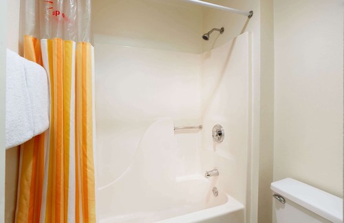 Willowbrook Hotel | La Quinta Inn by Wyndham Chicago Willowbrook