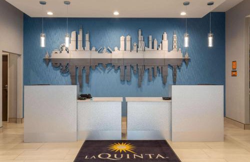 Joliet Hotel | La Quinta Inn & Suites by Wyndham Shorewood