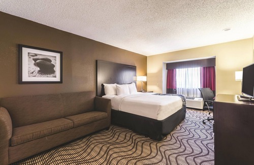 Collinsville Hotel | La Quinta Inn & Suites by Wyndham Collinsville - St. Louis
