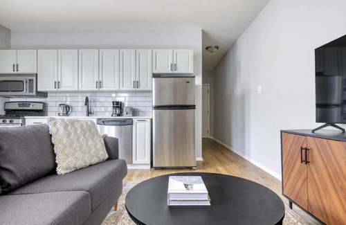 Lakeview Apartment | Lakeview 2BR w Patio WD nr Wrigley Field CHI-458