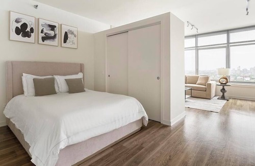 River North Apartment | Landing at NEXT - Studio in Near North Side