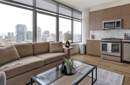 River North Apartment | Landing at NEXT - Studio in Near North Side