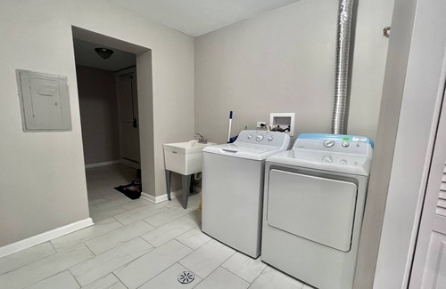 Park Forest House | Lavish Estate : this home is fully renovated