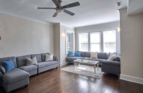 Ravenswood House | Lincoln Square Newly Remolded Unit w/ Central HVAC