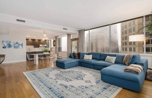 The Loop Condo | Longterm living in Chicago: 3BR Luxury Lakefront@Oak St Beach-pool, gym, decks