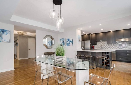 The Loop Condo | Longterm living in Chicago: 3BR Luxury Lakefront@Oak St Beach-pool, gym, decks