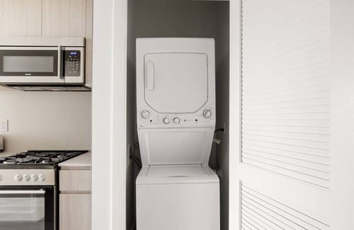 South Loop Apartment | Lovely South Loop 1BR w/Pool, Gym & Spa, nr Grant Park, by Blueground