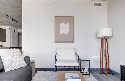 Near West Side Apartment | Luxe West Loop 2BR w/ Gym, Pool & Lounge, 2 blocks from L, by Blueground