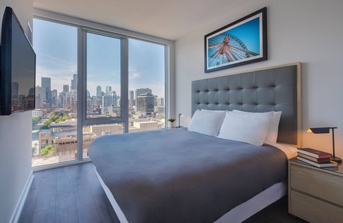 Near North Side Apartment | Luxurious Old Town Chicago Suites – Perfect for Families & Corporate Stays