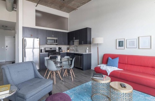Near South Side House | Luxury room with Private bathroom on Michigan avenue 702