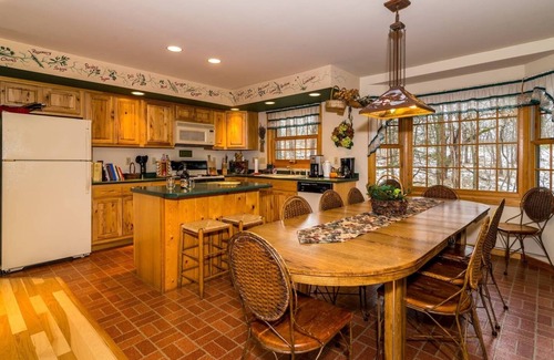 The Galena Territory House | Majestic Privacy! Wildlife All Around, Great Deck and Fire Pit, By Lake/Marina!