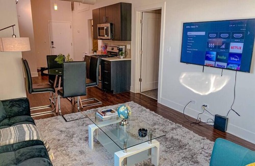 Near South Side Apartment | McCormick Place 420 friendly 3BR with optional Parking