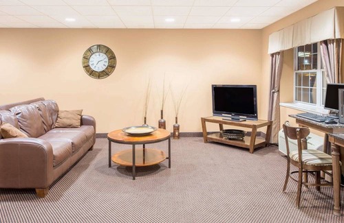 Quincy Hotel | Microtel Inn & Suites by Wyndham Quincy