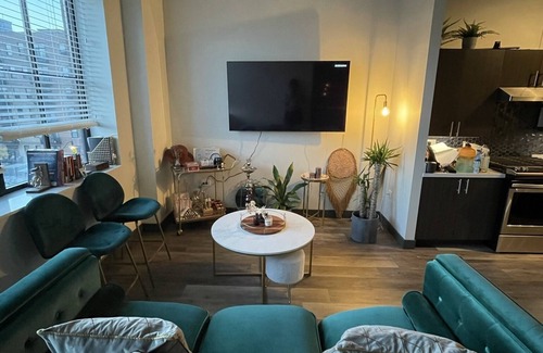 Prairie District Apartment | Modern 1-bedroom with access to GYM and Lounge! Close to McCormick