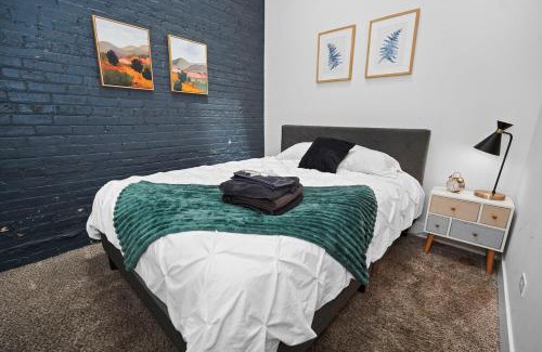Near South Side Apartment | Modern 2BR 420 Friendly in Chicago South Loop Near Museum Campus, McCormick Place and Soldier Field